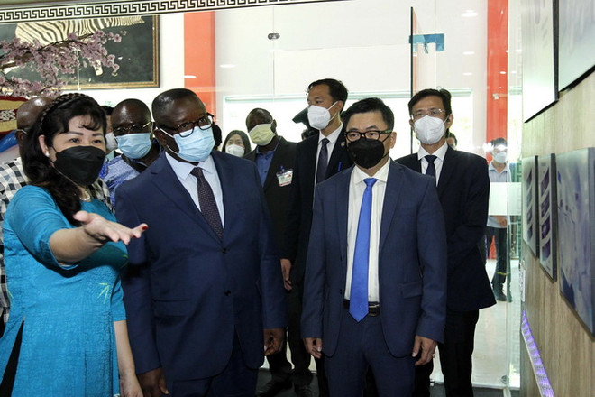 Tổng thống Sierra Leone đánh giá cao mô hình Khu Công nghệ cao TP.HCM ảnh 1