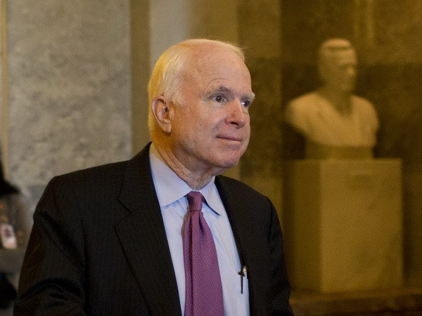 Thượng Nghị sỹ John McCain. (Ảnh: AFP/TTXVN) Bầu cử Mỹ năm 2016: Thượng nghị sỹ John McCain tái đắc cử ảnh 1