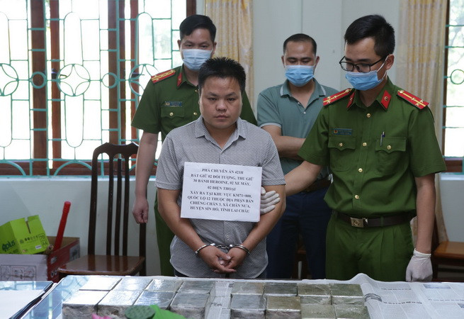 Lai Châu phá án thành công, bắt 2 đối tượng vận chuyển 30 bánh heroin ảnh 1