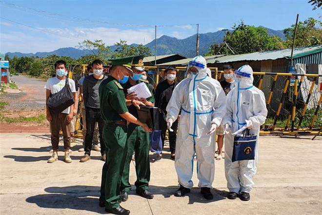 Điện Biên: Trao trả 13 công dân Trung Quốc xuất, nhập cảnh trái phép ảnh 1