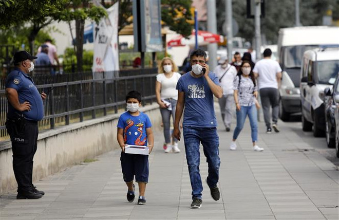 Hơn 20.000 ca tử vong do COVID-19 tại Iran trong vòng 6 tháng qua ảnh 2