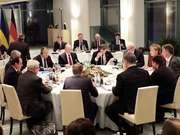 Lãnh đạo Nhóm "Bộ tứ" Normandy điện đàm thảo luận tình hình Ukraine ảnh 1