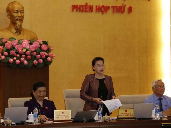 Lần đầu trả lời chất vấn tại phiên họp của Ủy ban Thường vụ Quốc hội ảnh 1