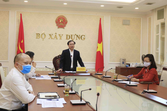 Thứ trưởng Nguyễn Văn Sinh chủ trì một cuộc họp của Bộ. (Nguồn: moc.gov.vn) Cần nhận diện được năm nguyên nhân gây sốt đất hiện nay ảnh 1