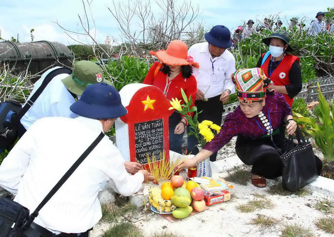 [Photo] Đoàn công tác bộ, ban, ngành TW ra thăm Trường Sa ảnh 3