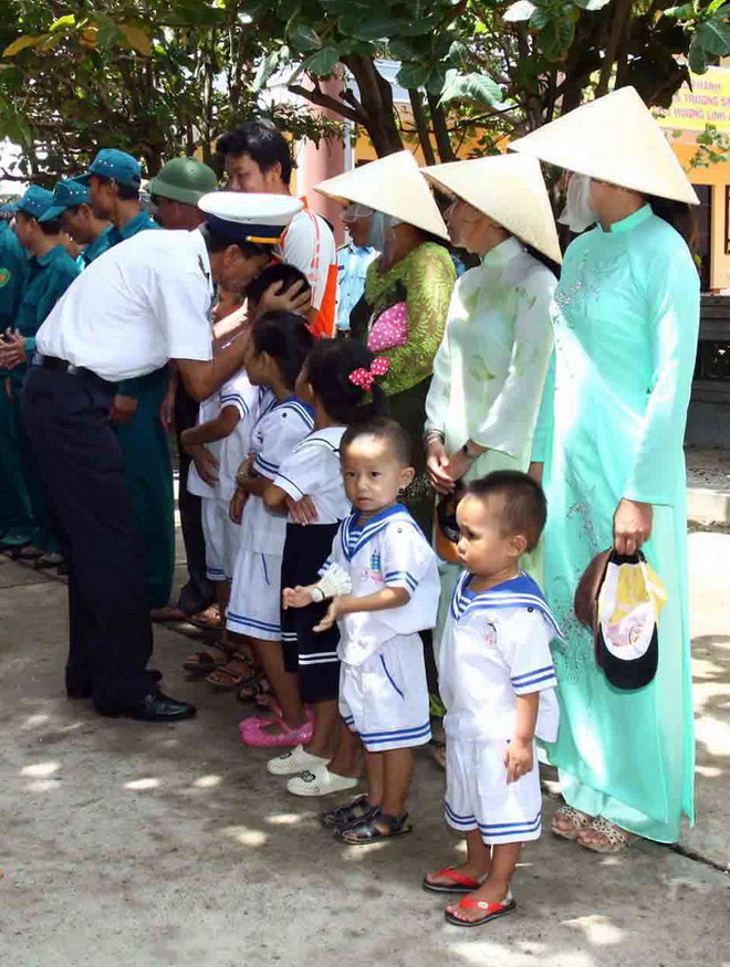 [Photo] Đoàn công tác bộ, ban, ngành TW ra thăm Trường Sa ảnh 7