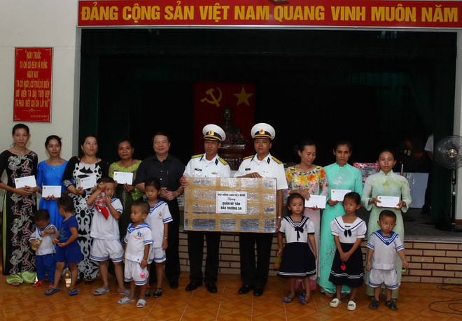 [Photo] Đoàn công tác bộ, ban, ngành TW ra thăm Trường Sa ảnh 2