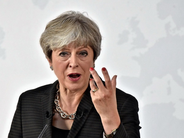 Thủ tướng Anh Theresa May tại thủ đô London. (Nguồn: AFP/TTXVN) Nước Anh sẽ khôi phục 'sự tự tin và kiêu hãnh' trong năm 2018 ảnh 1