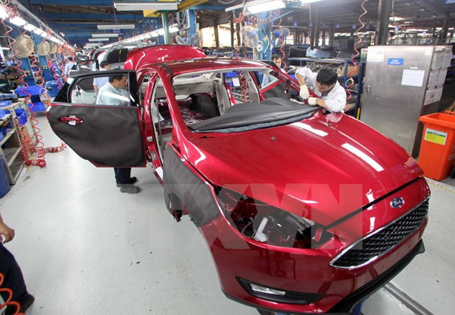 Sản xuất ôtô tại nhà máy ôtô Ford Hải Dương. (Ảnh: Trần Việt/TTXVN) Tâm lý giảm thuế nhập khẩu "đè nặng" thị trường ôtô Việt ảnh 3