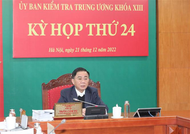 Ông Trần Cẩm Tú, Ủy viên Bộ Chính trị, Bí thư Trung ương Đảng, Chủ nhiệm Ủy ban Kiểm tra Trung ương chủ trì Kỳ họp. (Ảnh: Phương Hoa/TTXVN) Kỷ luật cảnh cáo, khiển trách một số tổ chức, cán bộ, đảng viên ảnh 1
