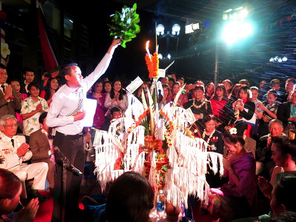 Hơn 500 lưu học sinh Lào đón Tết cổ truyền Bunpimay ấm áp ở Huế ảnh 2