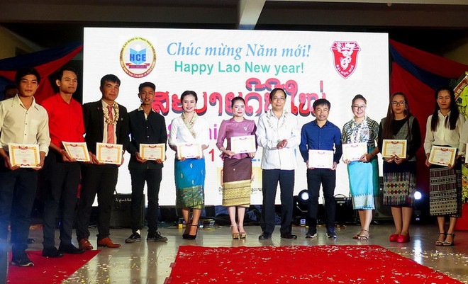 Hơn 500 lưu học sinh Lào đón Tết cổ truyền Bunpimay ấm áp ở Huế ảnh 3