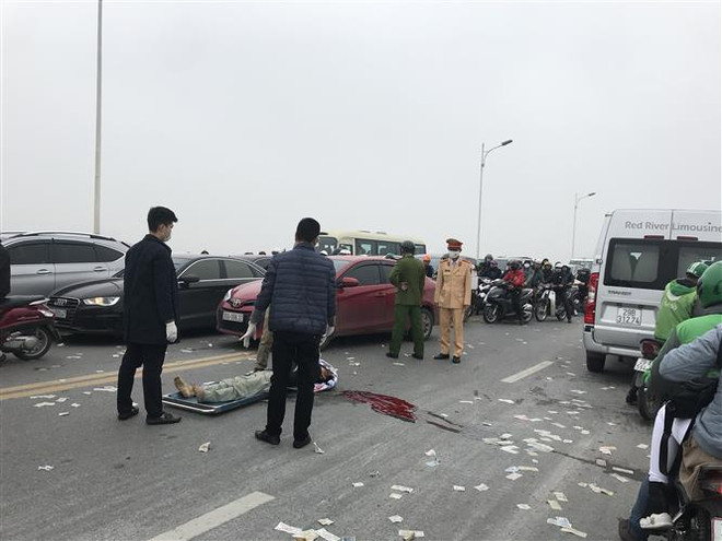 Tai nạn chết người trên cầu Vĩnh Tuy, cảnh sát đang truy tìm thủ phạm ảnh 1