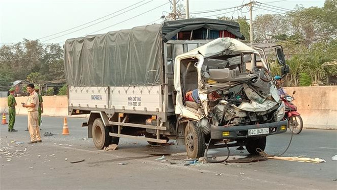 Bình Phước: Xe tải tông máy cày khiến 2 người chết tại chỗ ảnh 1
