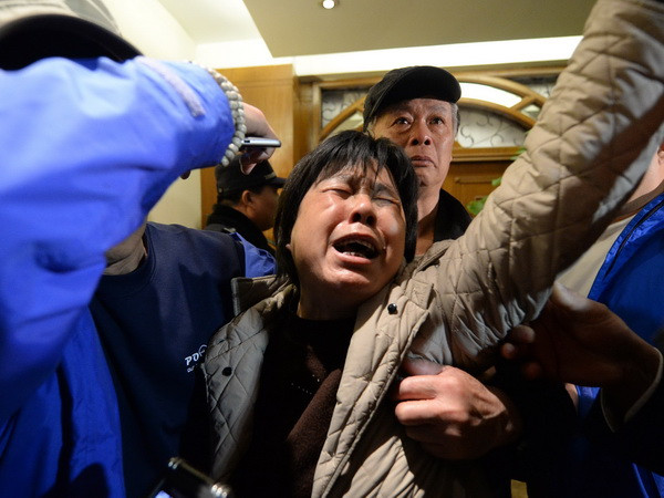 Malaysia sẽ chở gia đình hành khách đến vùng tìm kiếm ảnh 1