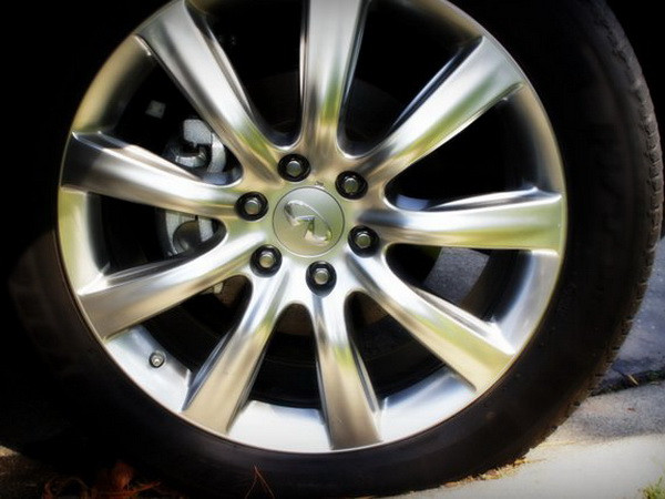 Ukraine tịch thu phương tiện vận chuyển để phục vụ quân đội ảnh 1