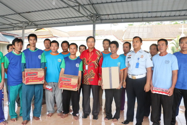 Đại sứ quán Việt Nam tại Indonesia thăm lãnh sự các ngư dân Việt Nam ảnh 1