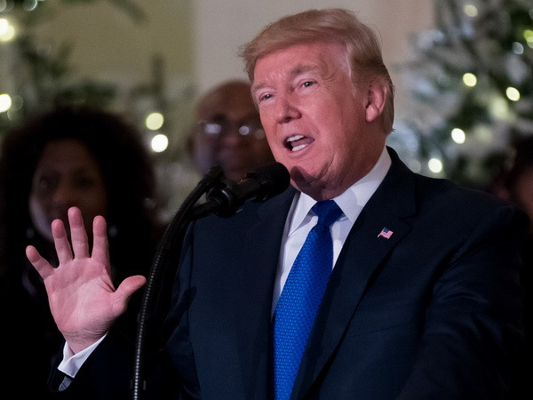 Điều ước trong đêm Giáng sinh của ông chủ Nhà Trắng ảnh 1