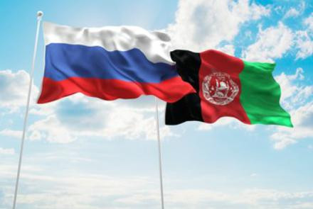 Cờ Nga và Afghanistan. (Nguồn: tolonews.com) Nga thay đổi cách tiếp cận chiến lược đối với khu vực Trung Á ảnh 2