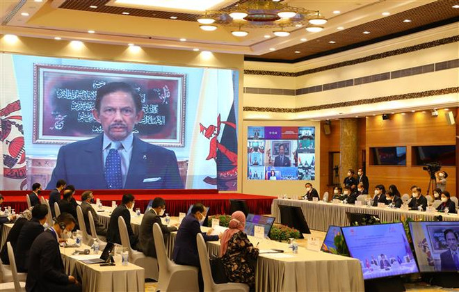 Ngài Haji Hassanal Bolkiah, Quốc vương Brunei Darussalam, phát biểu chào mừng. (Ảnh: Nguyễn Điệp/TTXVN) AIPA-42: Tăng cường hợp tác quốc tế để cùng vượt qua đại dịch COVID-19 ảnh 1