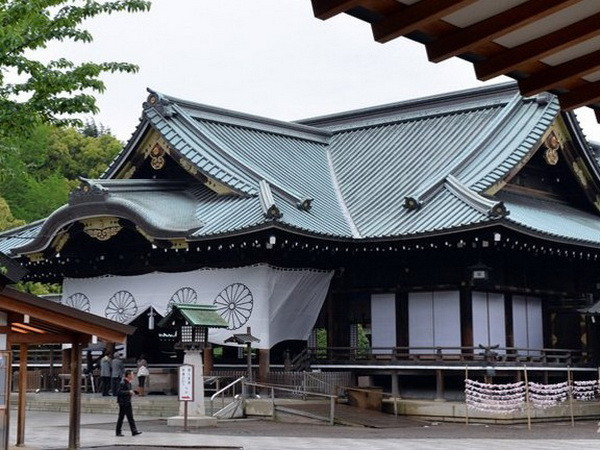 Hàn chỉ trích Thủ tướng Nhật gửi lễ vật tới đền Yasukuni ảnh 1