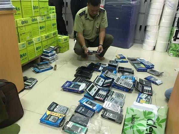 Thu giữ hàng trăm máy tính Casio nghi bị làm giả, làm nhái ảnh 1