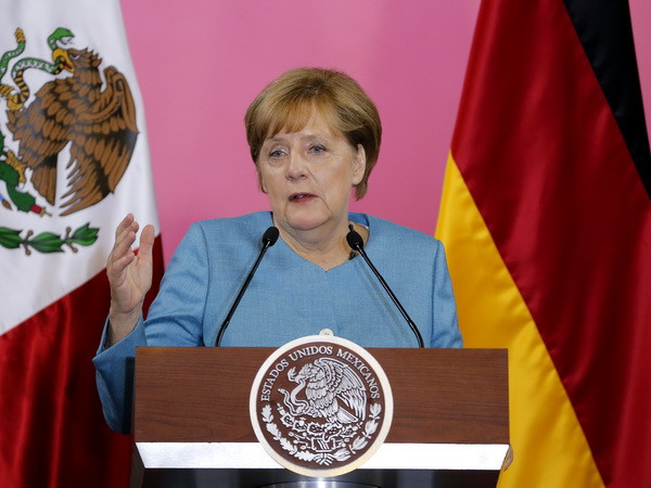 Thủ tướng Đức lên tiếng xoa dịu căng thẳng với quân đội ảnh 1