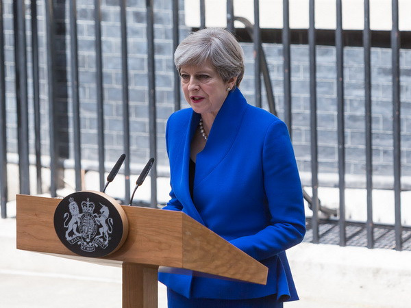 Thủ tướng Anh Theresa May phát biểu tại Nhà số 10 phố Downing ngày 9/6. (Ảnh: THX/TTXVN) Thủ tướng Anh Theresa May không thay đổi các bộ trưởng cấp cao ảnh 1
