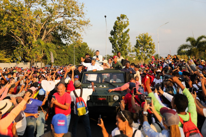 Tổng thống Venezuela Nicolas Maduro gặp gỡ những người ủng hộ ở Maturin, bang Monagas. (Ảnh: AFP/TTXVN) ttxvn_2807_Nicolas Maduro (2).jpg