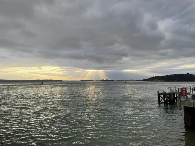 Anh: Xảy ra vụ rò rỉ dầu lớn tại cảng Poole ở England ảnh 1