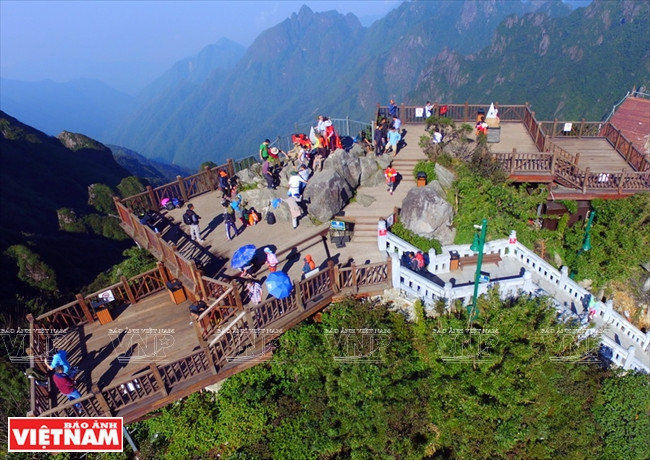 Lên đỉnh Fansipan - Niềm khao khát của du khách mê khám phá ảnh 16