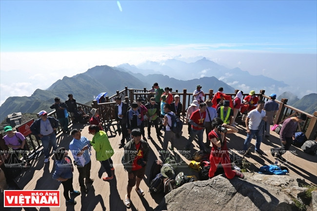 Lên đỉnh Fansipan - Niềm khao khát của du khách mê khám phá ảnh 17