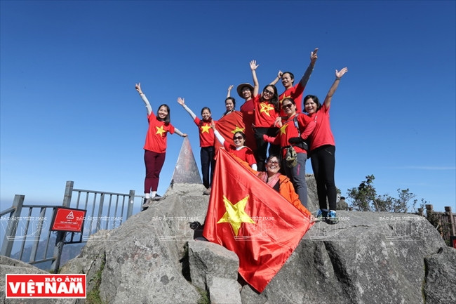 Lên đỉnh Fansipan - Niềm khao khát của du khách mê khám phá ảnh 18