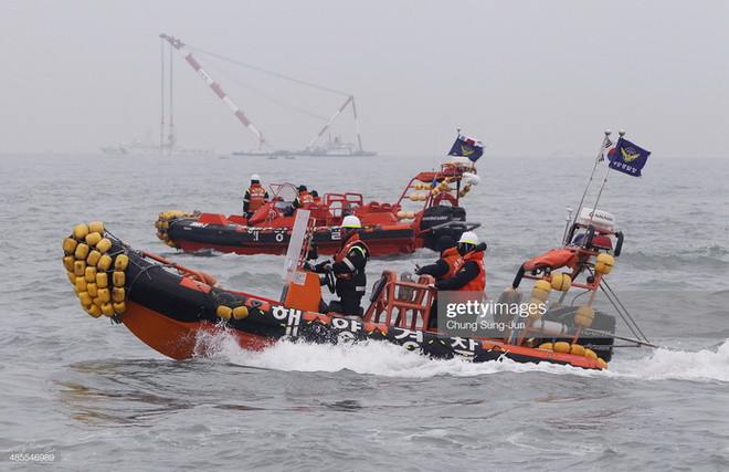 Hàn Quốc cứu hai thuyền viên Triều Tiên gặp nạn trên biển ảnh 1