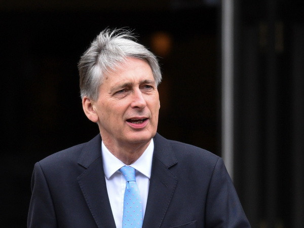 Nước Anh khó đạt thặng dư ngân sách trước năm 2024 ảnh 1