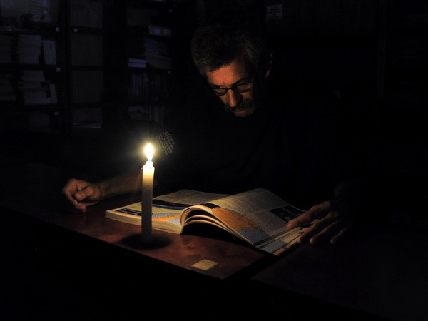 Venezuela chính thức ngừng chương trình cắt điện luân phiên ảnh 1