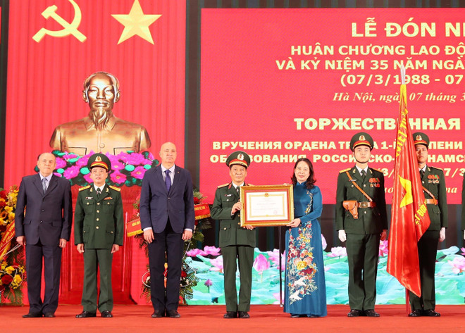 Trung tâm Nhiệt đới Việt-Nga đón nhận Huân chương Lao động hạng Nhất ảnh 1