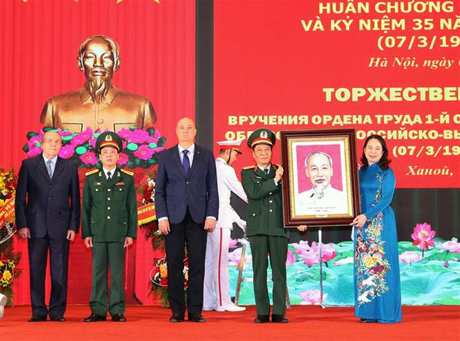 Trung tâm Nhiệt đới Việt-Nga đón nhận Huân chương Lao động hạng Nhất ảnh 2