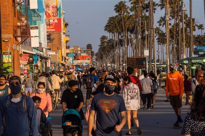 Mỹ: Bang California nới lỏng hạn chế, cửa hàng bán lẻ được hoạt động ảnh 1