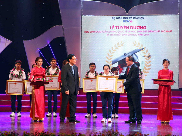 Thưởng học sinh đạt giải Olympic quốc tế và đạt điểm cao thi đại học ảnh 1