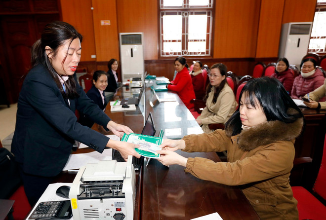 Một buổi giao dịch cho vay tại điểm giao dịch xã Tân Quang, huyện Văn Lâm, tỉnh Hưng Yên. (Ảnh: Trần Việt/TTXVN) ttxvn_tin dung.jpg