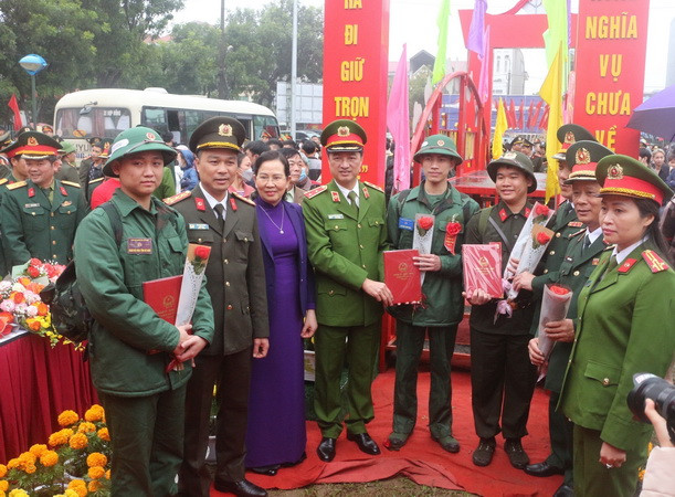 Lãnh đạo Bộ Công an dự lễ giao nhận quân, động viên tân binh nhập ngũ ảnh 1