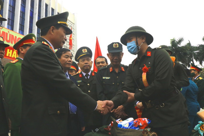 Lãnh đạo Bộ Công an dự lễ giao nhận quân, động viên tân binh nhập ngũ ảnh 2