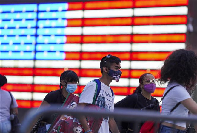 Dịch COVID-19: Mỹ 'nối gót' châu Âu tái áp dụng các biện pháp hạn chế ảnh 2