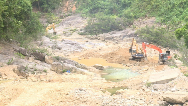 Hiện trường tìm kiếm các nạn nhân mất tích giai đoạn 6. (Ảnh: Mai Trang/TTXVN) Vụ Thủy điện Rào Trăng 3: Chuyển sang tìm kiếm giai đoạn 7 ảnh 1