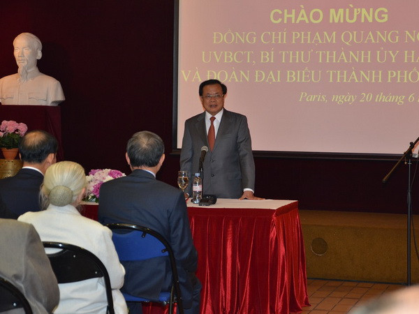 Bí thư Thành ủy Hà Nội gặp gỡ đại diện cộng đồng người Việt tại Pháp ảnh 1