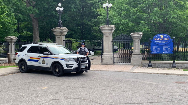 Canada: Bắt một quân nhân có vũ trang lao ôtô vào khu dinh Thủ tướng ảnh 1