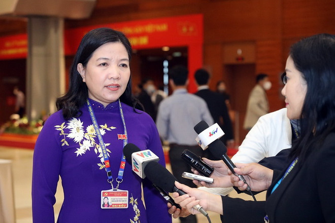 Đại biểu Phạm Thị Thanh Thủy, Đoàn đại biểu Đảng bộ tỉnh Thanh Hóa trả lời phỏng vấn. (Ảnh: TTXVN) Sáng suốt lựa chọn nhân sự khóa XIII dám nghĩ, dám làm, dám đổi mới ảnh 1