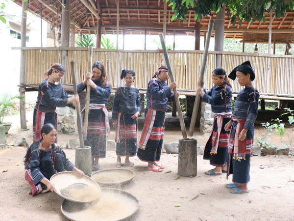 Để đồng bào các dân tộc ở Tây Nguyên mãi bình yên và phát triển ảnh 3