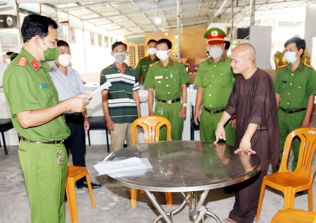 Sóc Trăng: Bắt tạm giam đối tượng giả là sư, ngược đãi trẻ ảnh 1